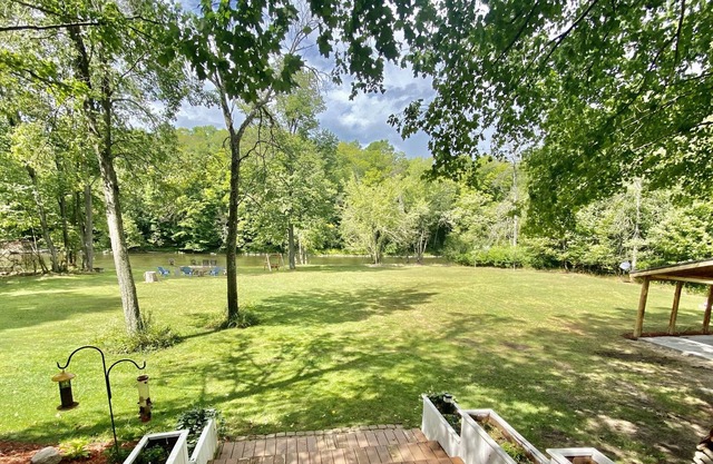 Increíble casa frente al río rodeada de bosques.