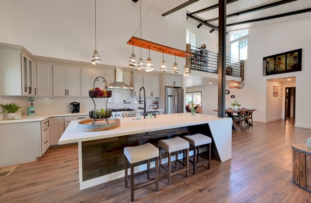 Rustic Modern Retreat W/Pool And Game Room