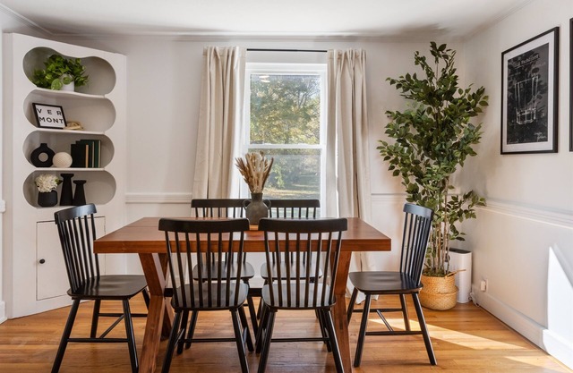 Cozy Benedict Farm House by South Village Pond