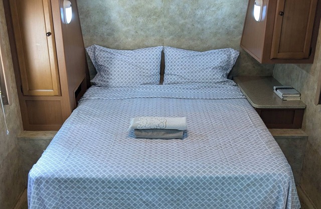 RV Camper - Few Min to the Beach -Boston Downtown and Logan Airport With parking