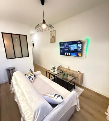 Séjour lumineux et moderne aux portes de Paris