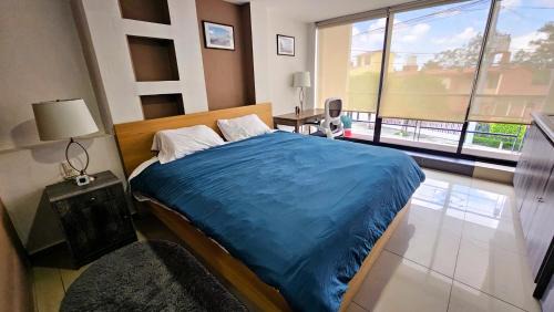 S01 SUITE KING SIZE Premium Frente al TEC CEM con Cocineta WiFi Balcón Parking Terraza