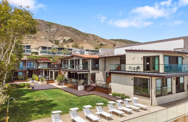 Luxury Suite Steps to the Beach with Ocean View