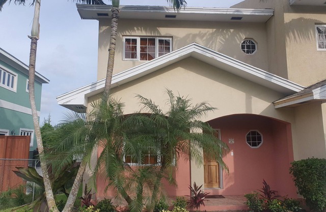 BlackPoint Townhome, comunidad cerrada tranquila y segura