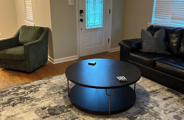 Safe, spacious, and comfortable 4 bed 3 bath house in midtown Shreveport