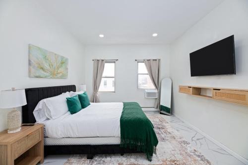 Sage Stay- Modern 2BR Apartment - Sleeps 6 - 25 Min to NYC