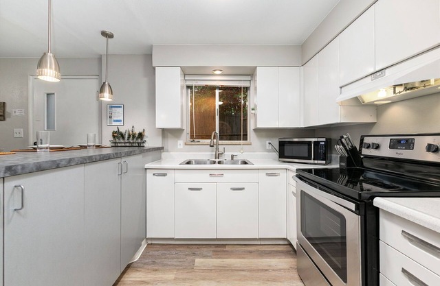 Sage Suite | Calm & Earthy Stay Near Old Town