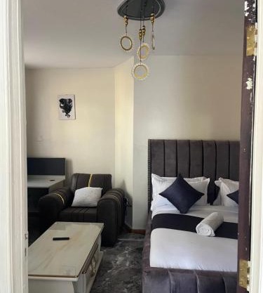 Sahel Executive Studio apartment with separate kitchen and bathroom in another section from the main room for cheap accommodation in Elgon View near Eldoret sports club,Rapha Hospital, Naivas supermarket, rupha mall, and Eldoret International Airport
