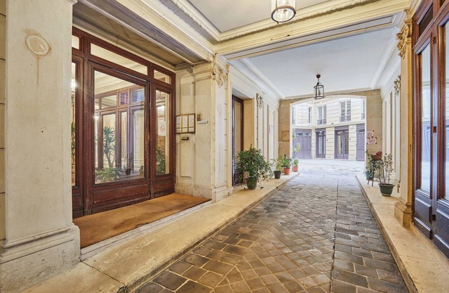 Saint Honore Luxury Apartment With AC