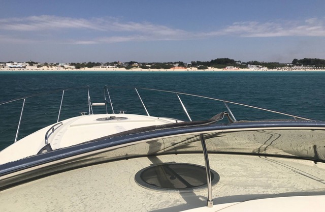 Salento sol en compañía de nuestro barco "Sciala Core