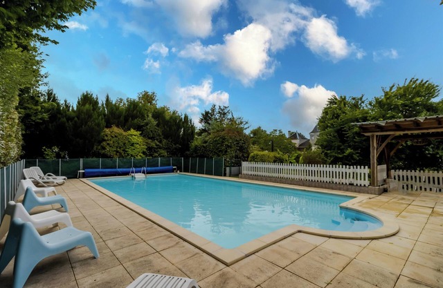 Salle de Musique – Casa de vacaciones con vistas a las colinas y piscina