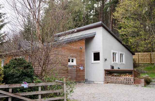 Salmon Run Lodge - a lodge that sleeps 6 guests in 3 bedrooms