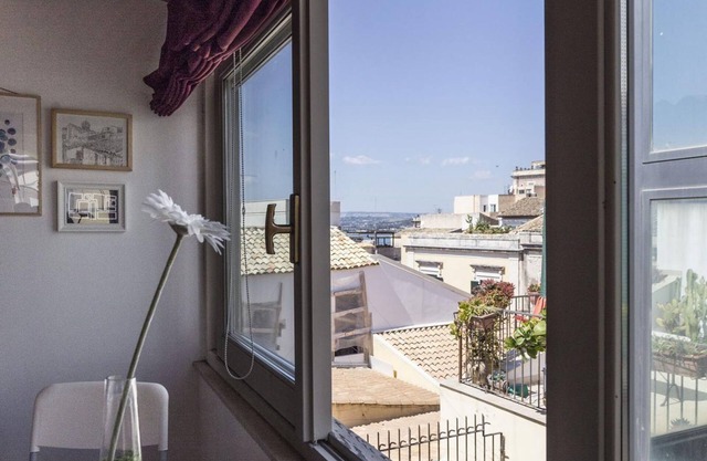 Salomone Apartment 13 With Terrace by Wonderful Italy