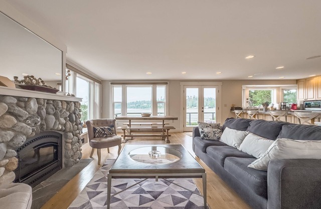 Waterfront home in downtown Kingston with private beach & ferry views