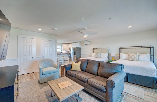 Saltwater Suites, 303 Queen 3rd Floor