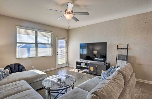 San Antonio Home w/ Yard ~ 8 Mi to Lackland!