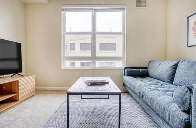 San Bruno 1BR w Pool Gym WD nr trains shops SFO-583