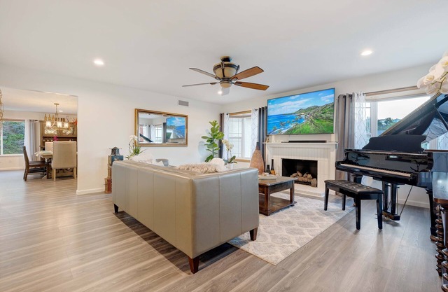 San Diego 4-Bedroom Home with POOL and Jacuzzi