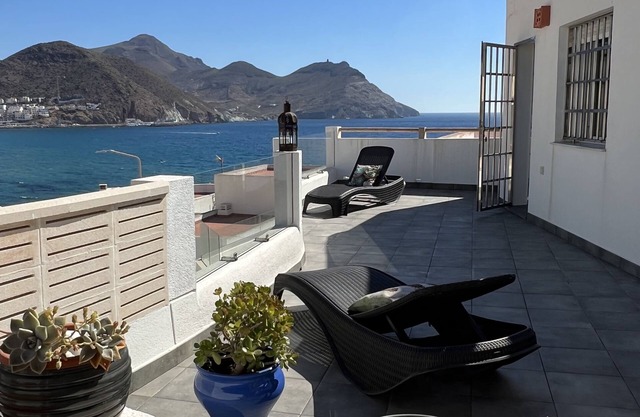 San José, tranquila y gran terraza a 100m playa