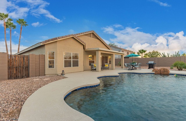 San Tan Super Sparkling Pool/Slide Home! 30 Night Min.
