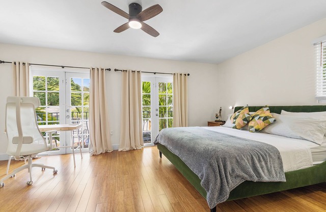 Sanctuary with private patio near Parks, Dining, Yacht Club, Marina, CocoWalk.