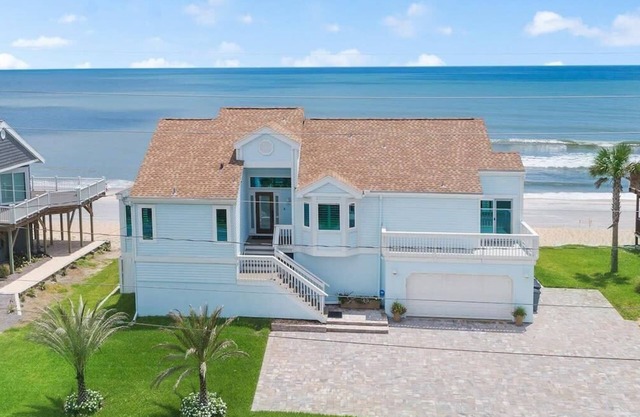 Sandy Cheeks | Wren Beach Rentals by Portoro