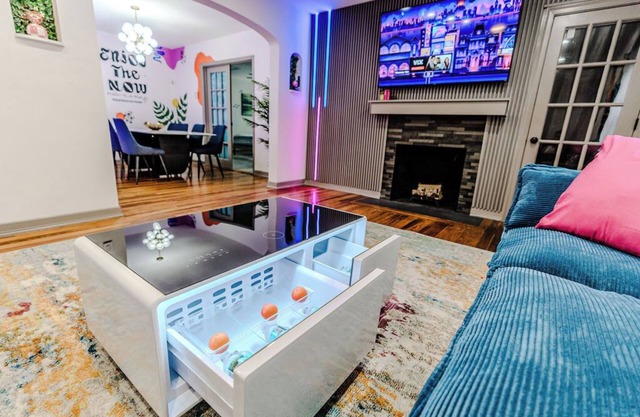 Sanford Story House- Pool, Mini Golf, Arcade and Fire Pit!