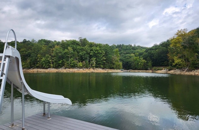 Sapphire Cottage - Waterfront w/ Covered Dock & Slide, Gentle Slope to Water