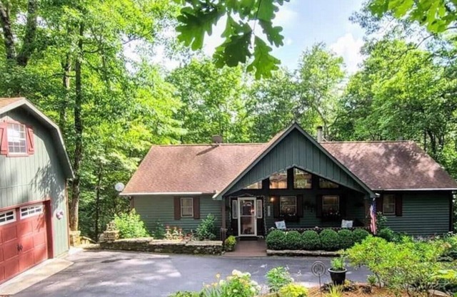 Sapphire Mountain Secluded Hideaway