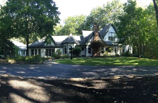 Saratoga Home close to Race Track. Privacy in a spacious home with Pool