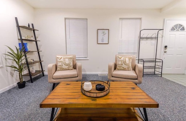 Saratoga Serenity: Charming Rental Nearby Downtown