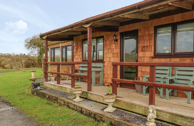 SARNGWM, pet friendly, country holiday cottage in Narberth