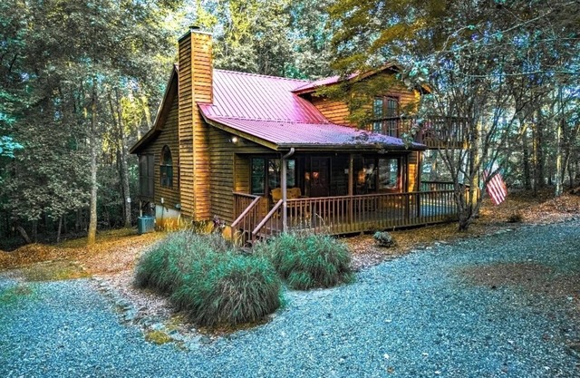 ¡A estrenar en VRBO! Una cabaña muy acogedora para tu próximo viaje a la montaña.