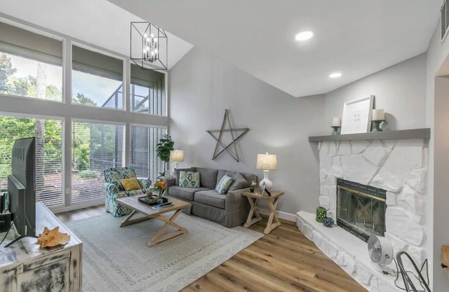 Sawgrass Splash! 2 bed/2 bath...WALK to the BEACH!