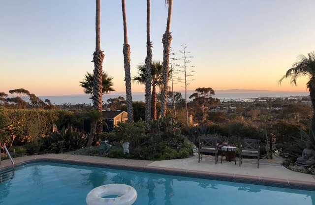 Las mejores vistas al mar / isla / ciudad. Prvt. piscina climatizada / Prkg. Cont. Desayuno. Incl.