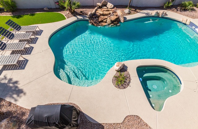 Scarlet Mountain Hideaway. Piscina privada climatizada, jacuzzi, ping pong, Xbox