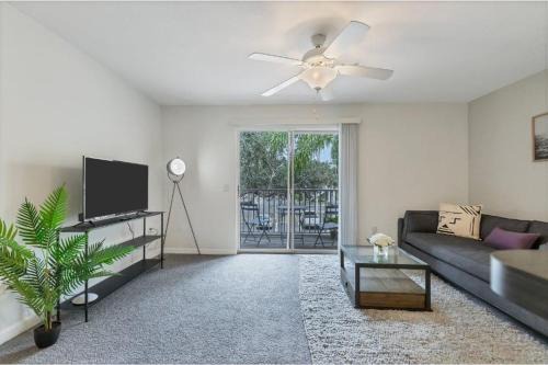 Scenic and vibrant 1BR with Balcony Gym Pool