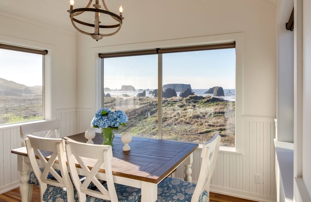 Scenic Bandon Vacation Rental w/ Beach Access!