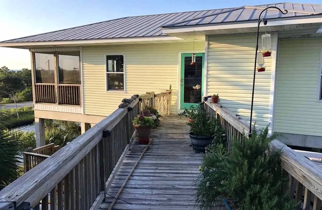 Scenic beauty on the bay