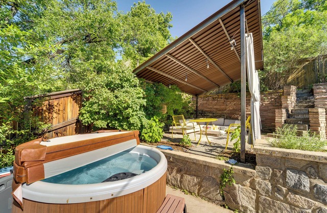 Scenic Boulder Home w/ Hot Tub & Mountain Views!