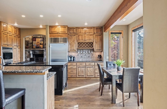 Scenic Getaway with Entertainment Haven: 5 BR 5 BA