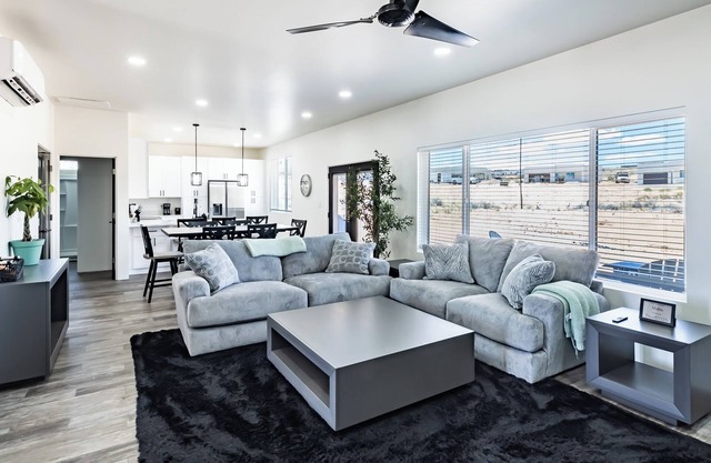 Scenic Lake Powell Retreat - Relax, Explore & Enjoy Stunning Sunsets-2 King beds