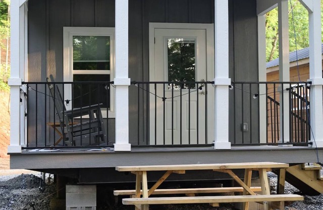 Scenic Mountain Tiny Home Getaway Near Nantahala River