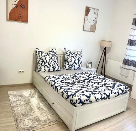 Schönes Zimmer in einer 3er WG-Wohnung geeignet für einen Mann shared apartment