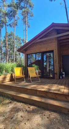 Schadzka w dwunastce z widokiem na jezioro