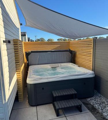 Scotts Corner Hot Tub Retreat