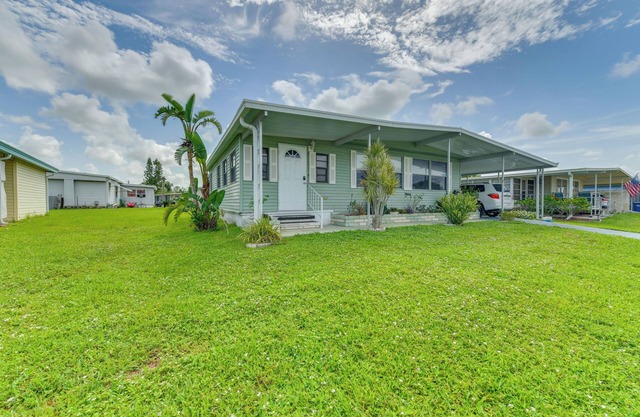 Screened Porch & Community Perks: Home in Ellenton