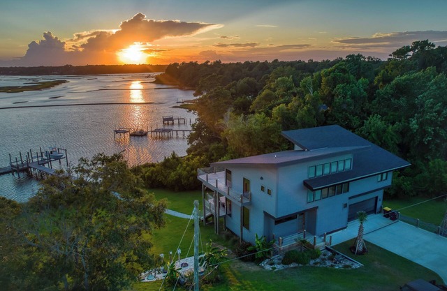 Sea La Vie: Waterfront 4BR Luxury Home for Nature Lovers w/ Private Boat Dock
