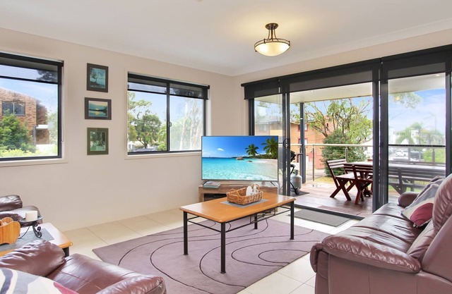 Sea Side on Russell - 3 bedroom townhouse