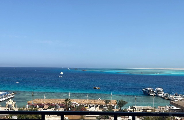 Sea view 3-bedroom apartment in delightful hurghada , with AC, WiFi